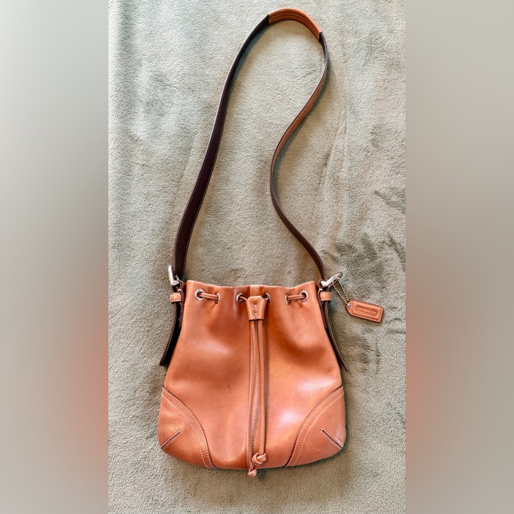 Coach Berkeley drawstring bag in light brown leat… - image 1